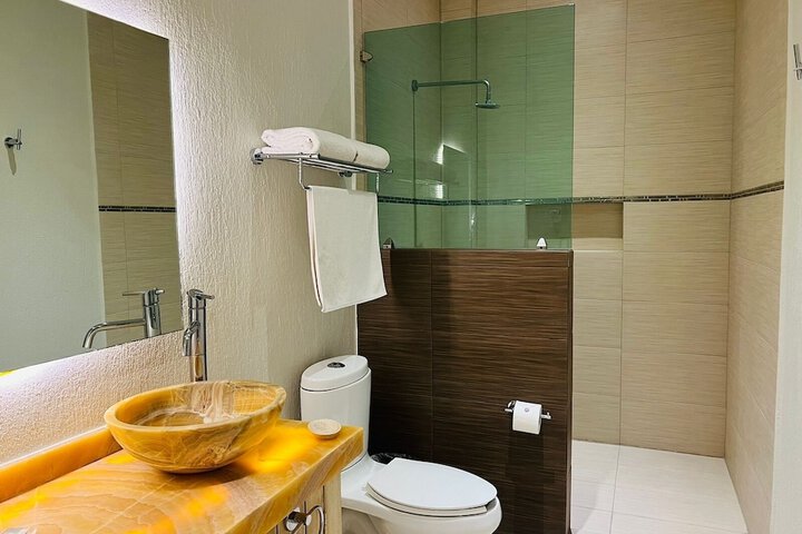 Room 5 of 16