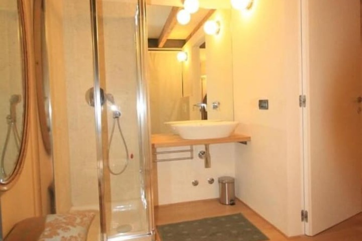 Room 12 of 50