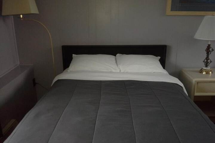 Room 10 of 27