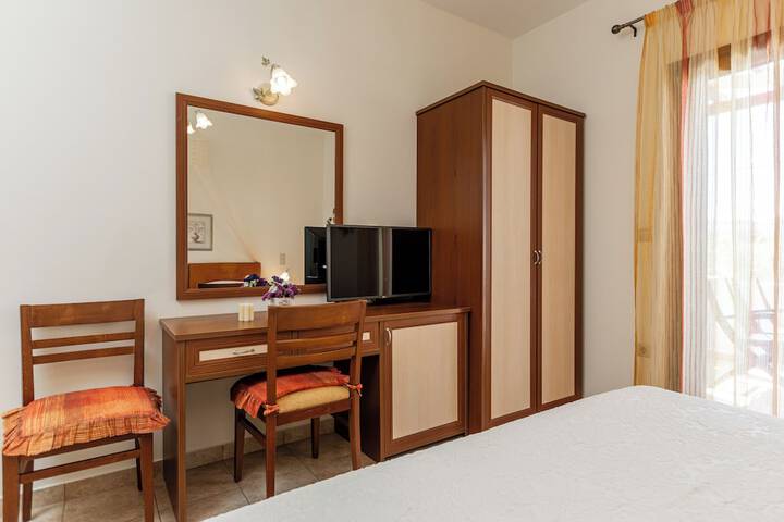 Room 30 of 90