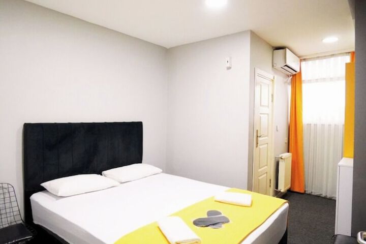 Room 9 of 20