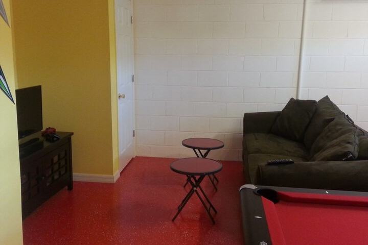Room 13 of 18