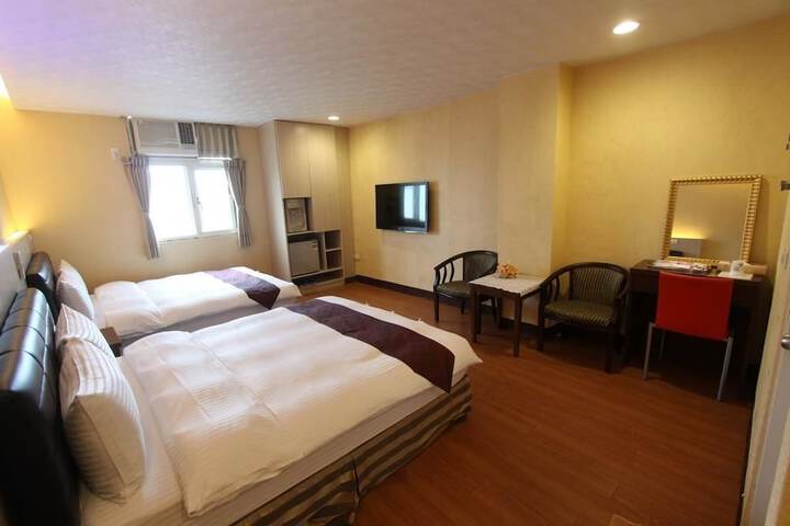 Room 12 of 28