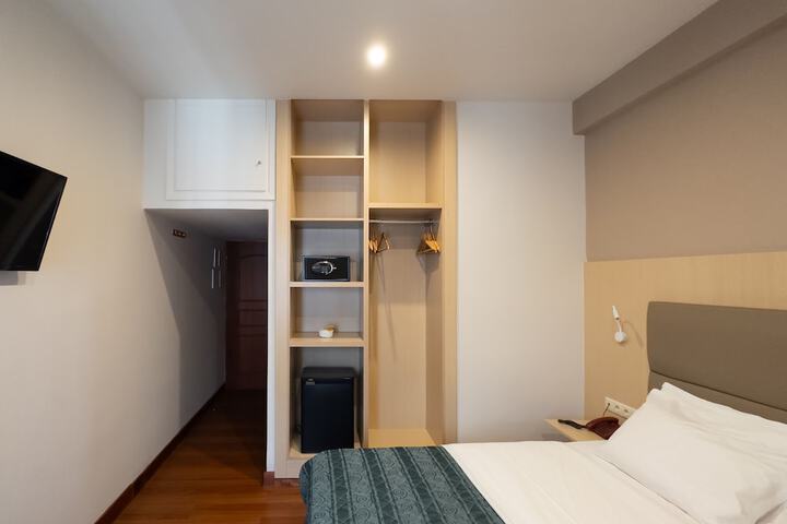 Room 8 of 59