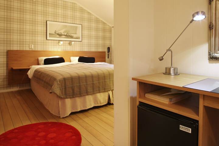Room 3 of 44