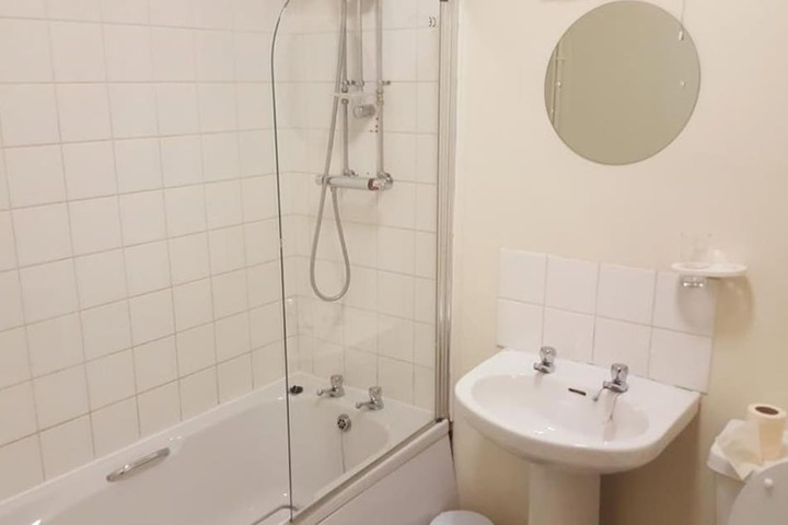 Room 7 of 11