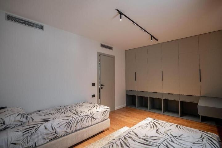 Room 10 of 95