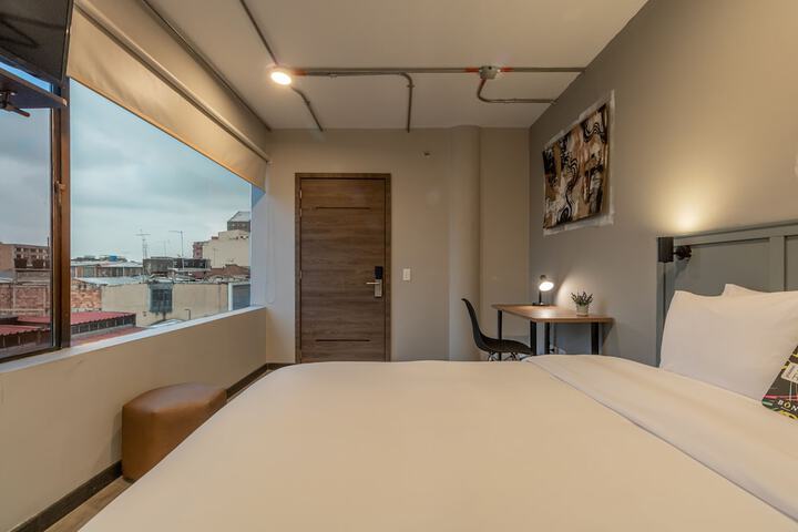 Room 32 of 46