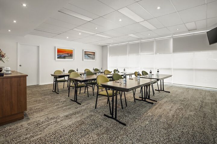 Business Center 16 of 18