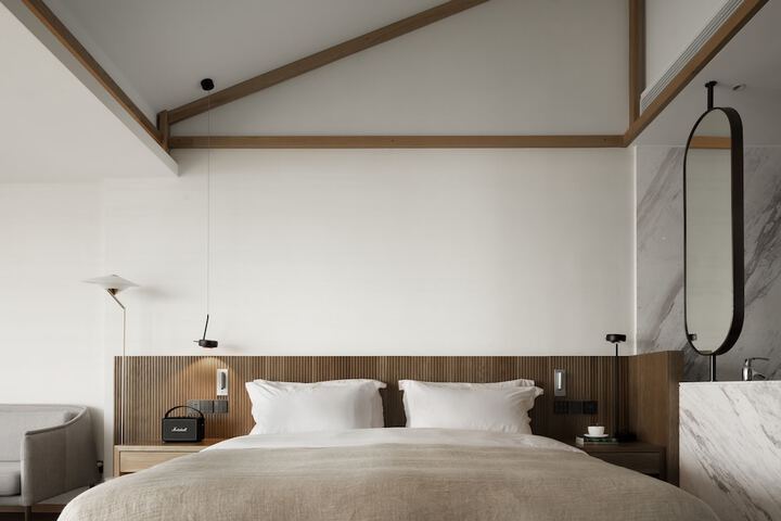 Room 42 of 182