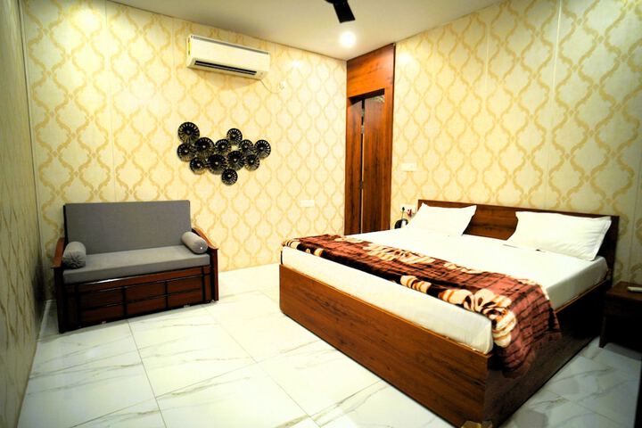 Room 16 of 79