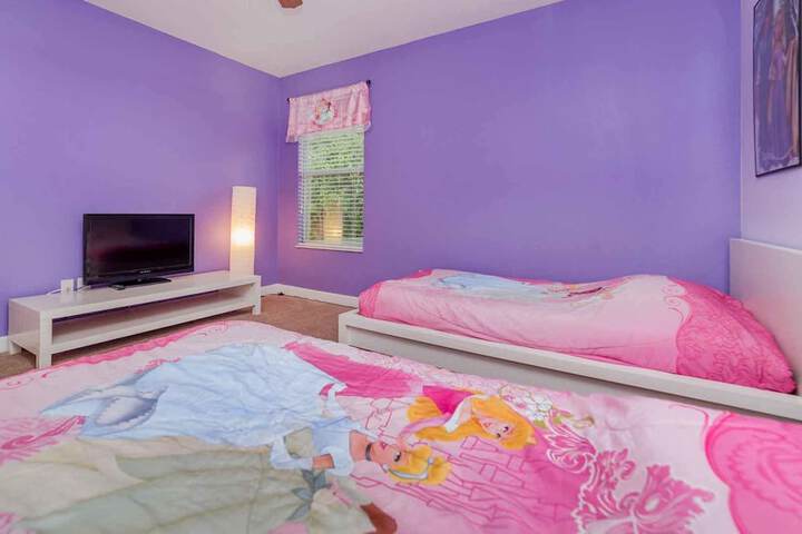 Room 8 of 24