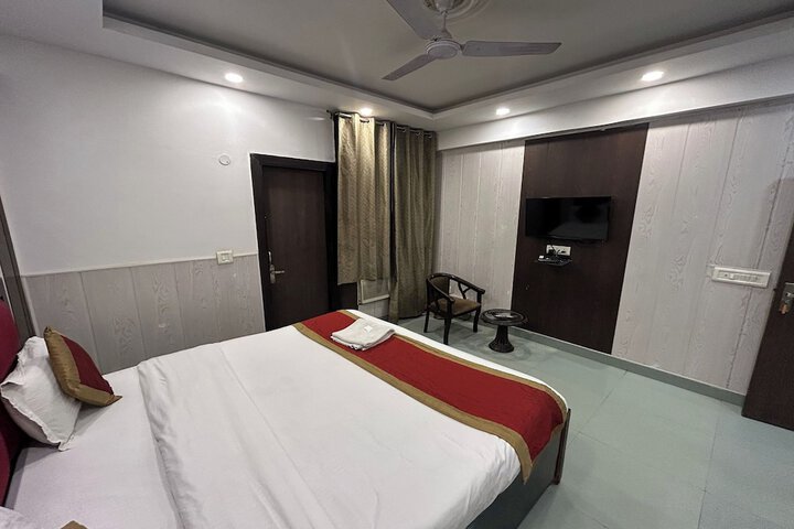 Room 8 of 19
