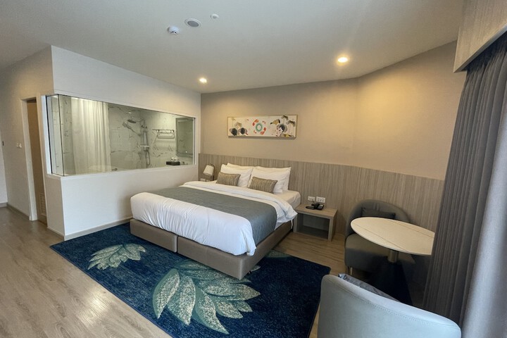 Room 9 of 27