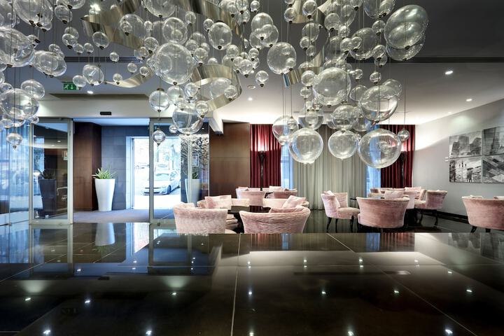 Lounge 54 of 74