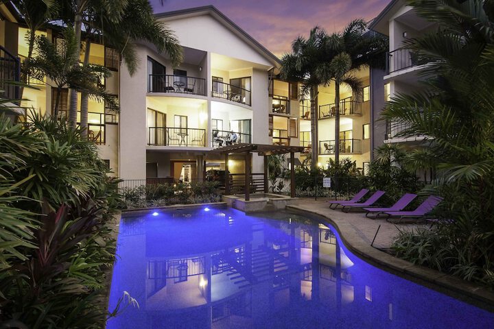 Hotel Pool