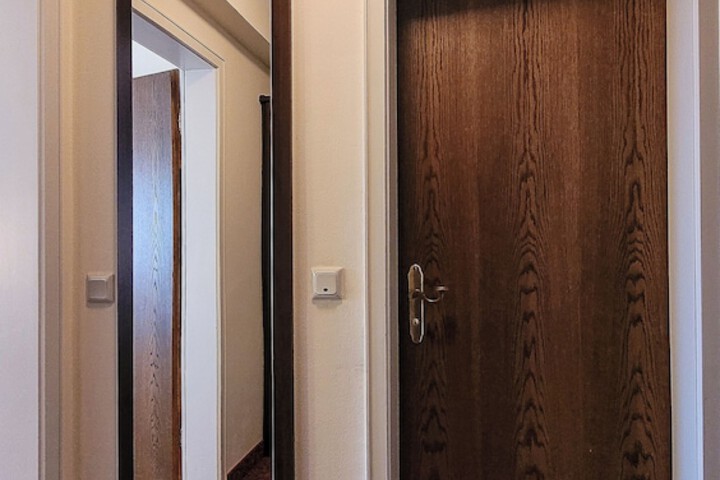Room 8 of 80