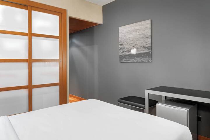 Room 12 of 42