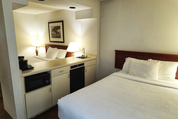 2 Double Beds (3 of 9)