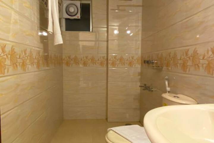 Room 12 of 15