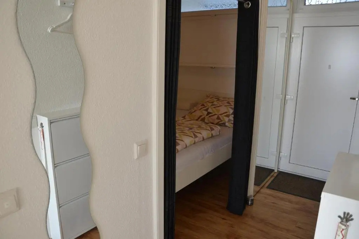 Room 4 of 12