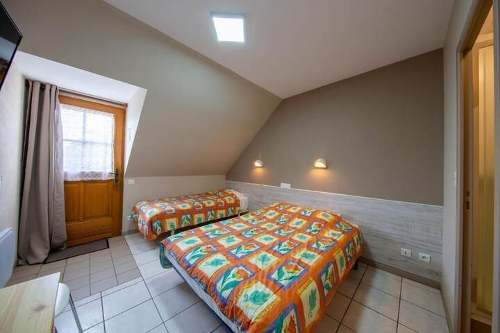 Room 9 of 31