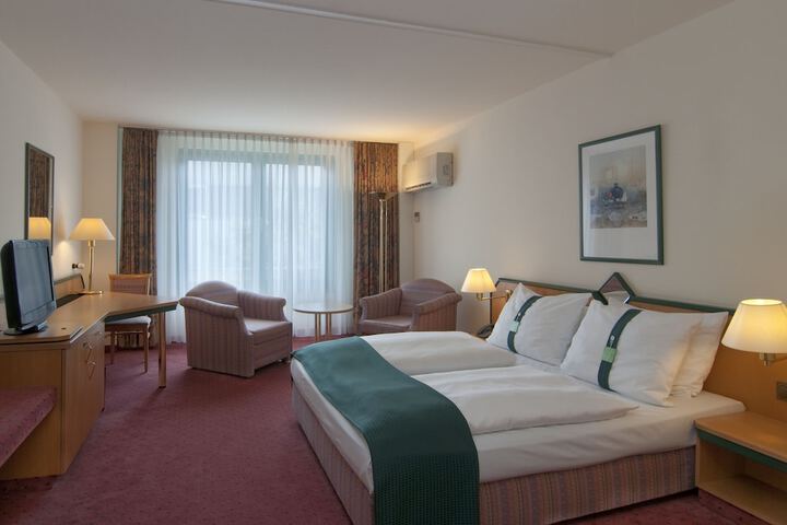Room 3 of 78