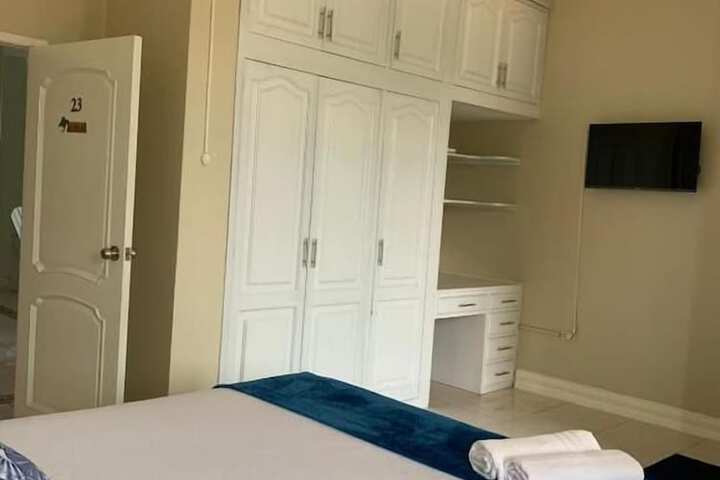 Room 6 of 43