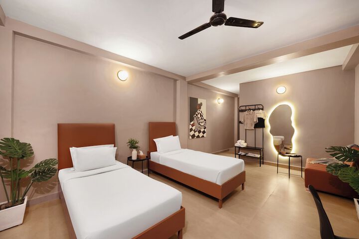 Room 6 of 40