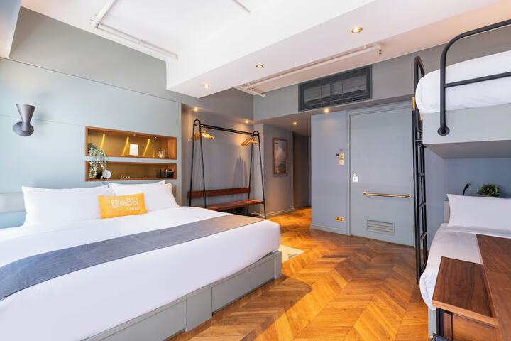 Room 8 of 18
