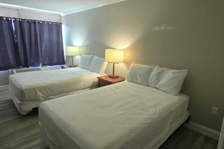 Room 32 of 66