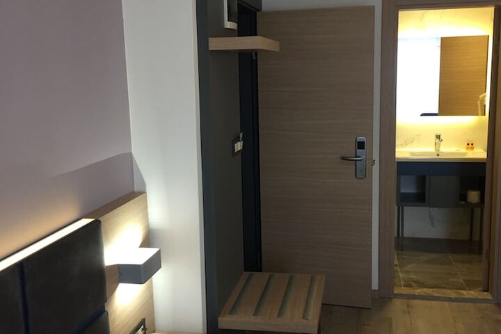 Room 21 of 41