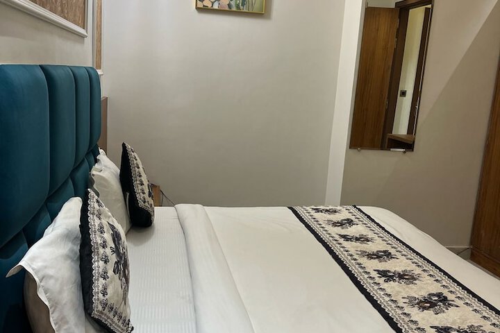 Room 10 of 22