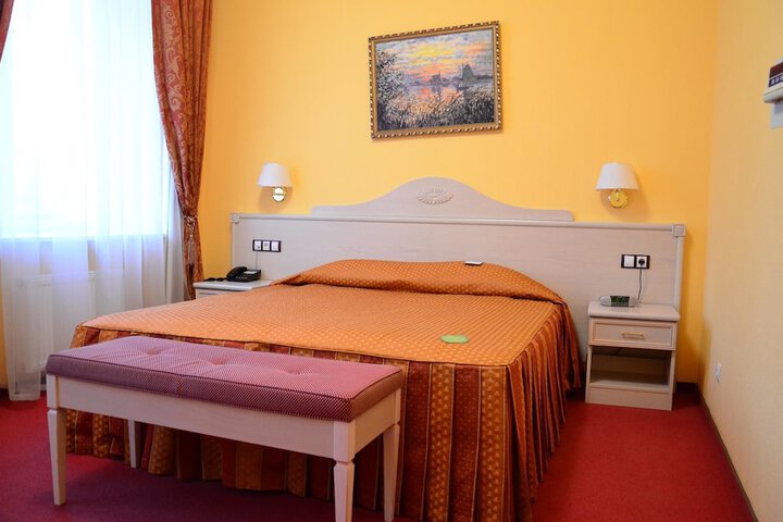 Room 23 of 48
