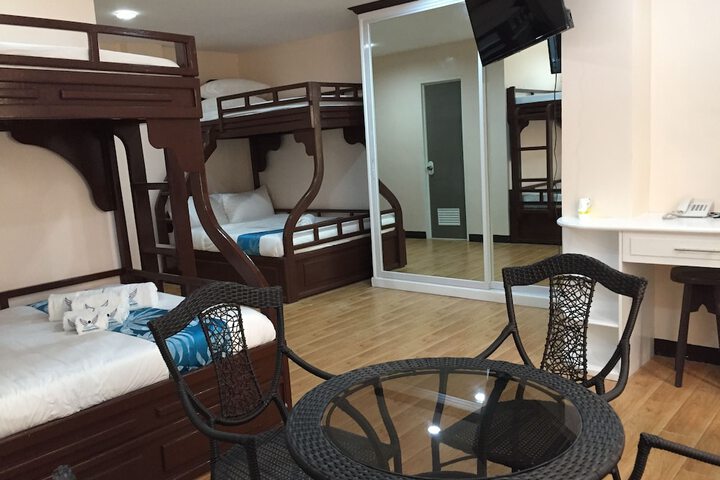 Room 7 of 80