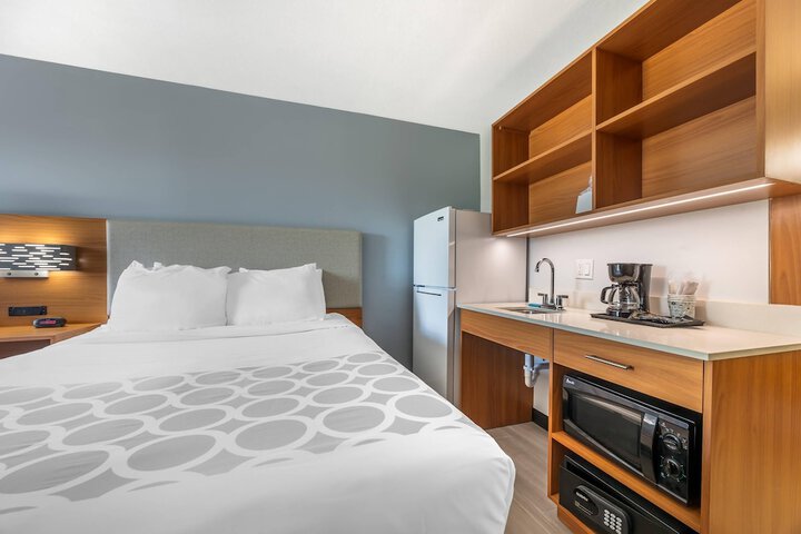 Room 16 of 40