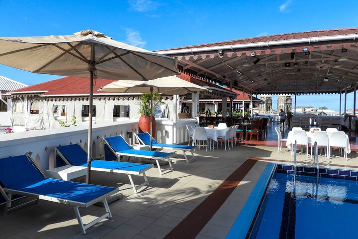 Hotel Pool
