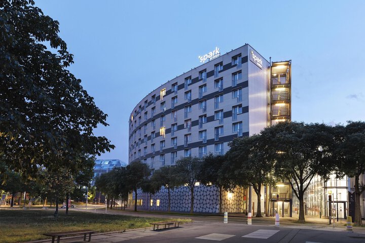 Hotel 94 of 100