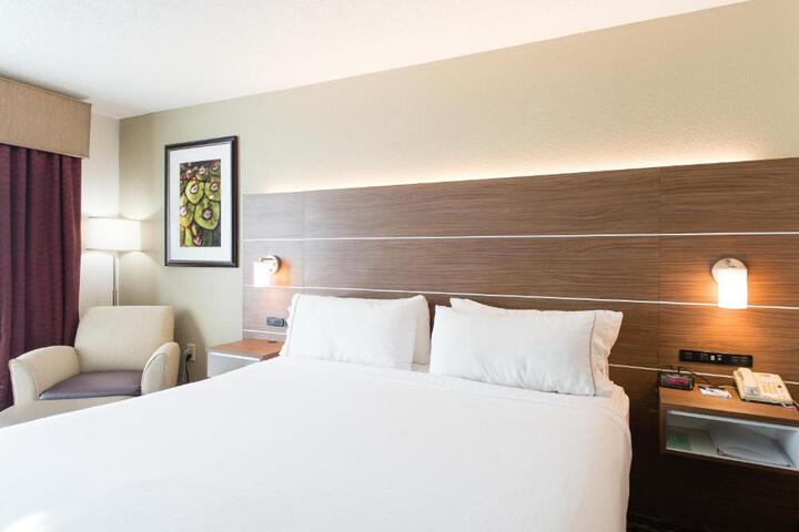 1 King Bed (1 of 23)