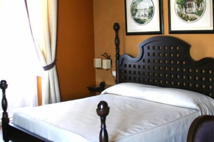 Room 9 of 35