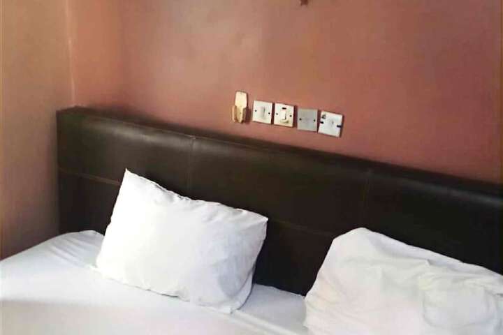 Room 11 of 27