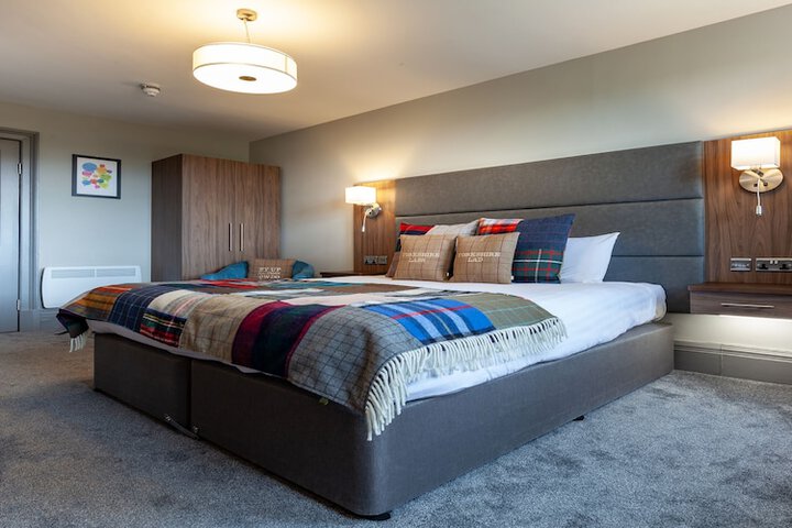 Room 15 of 38