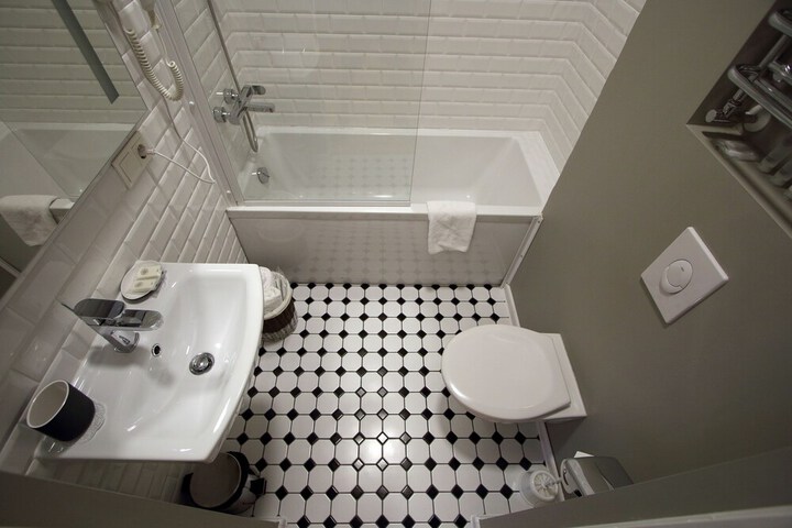 Room 25 of 42
