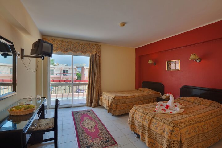 Room 7 of 24