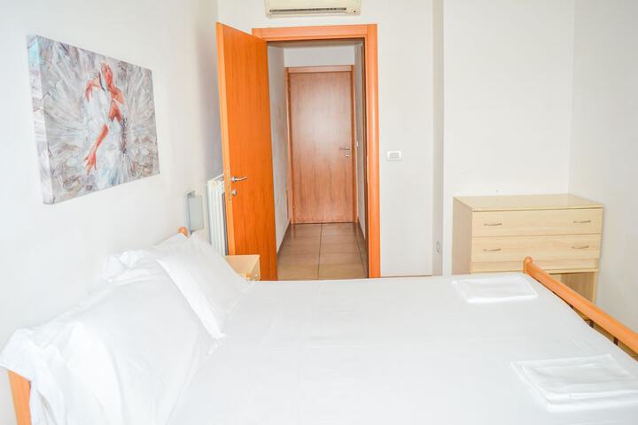 Room 15 of 208