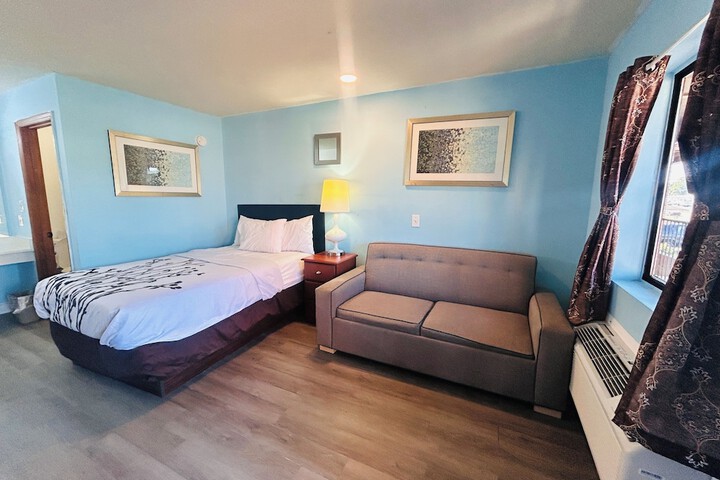 Room 12 of 33