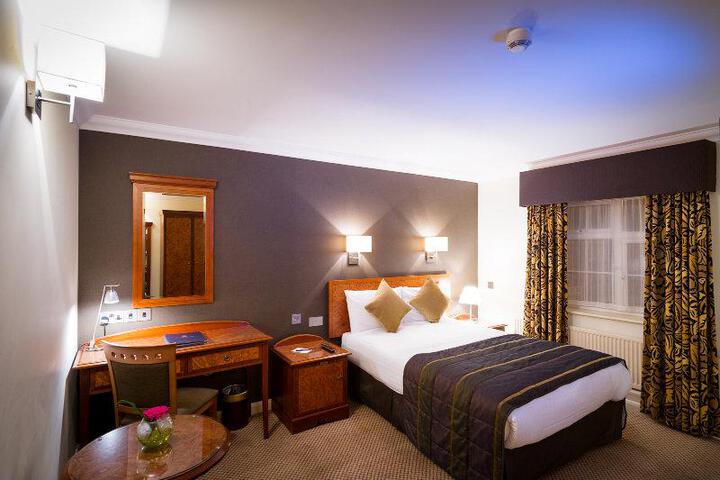 Room 5 of 8