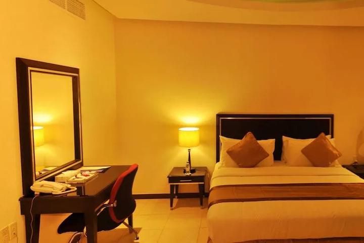 Room 6 of 11