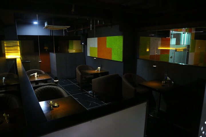 Lounge 16 of 22