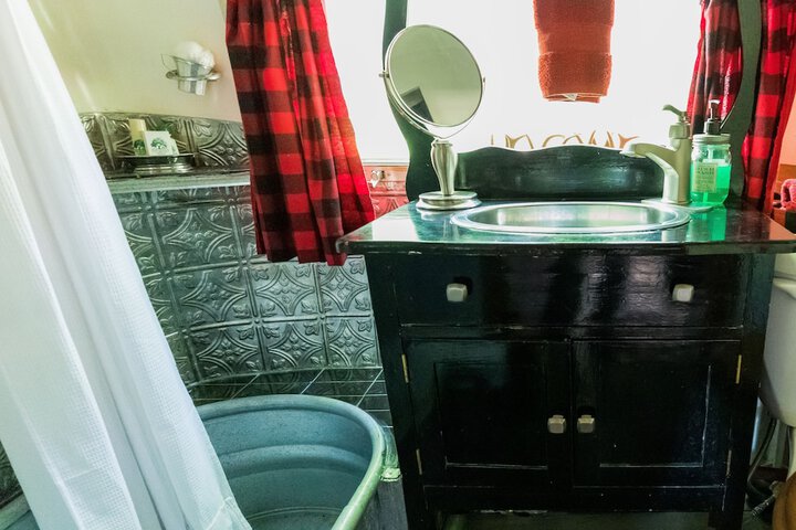 Room 34 of 60